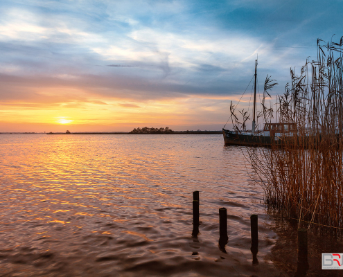 Leekstermeer-zonsondergang-met-boot