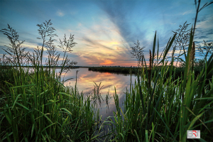 zonsondergang-aan-de-waterkant-in-Matsloot