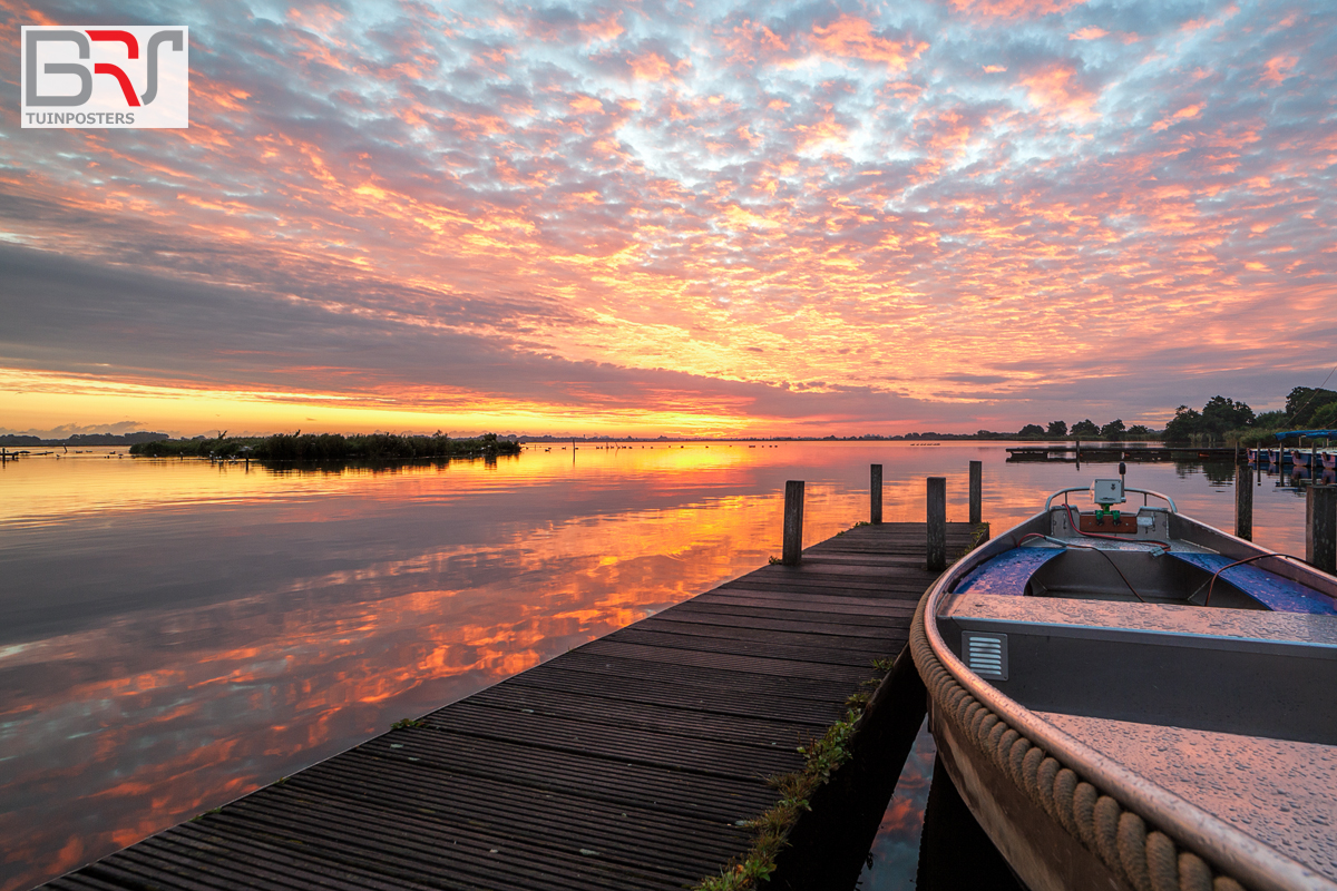 Leekstermeer zonsopkomst met boot