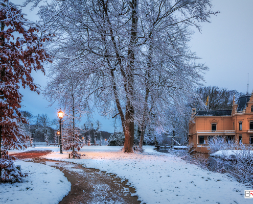 Kasteel Nienoord in de sneeuw