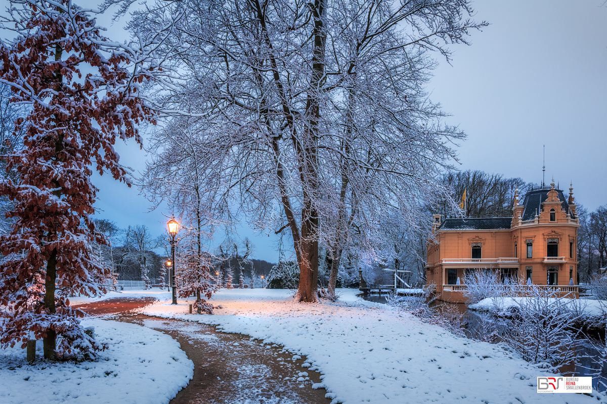 Kasteel Nienoord in de sneeuw