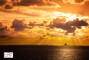 Holwerd Zonsondergang met Zeilboot