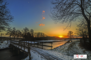 brug.Zuidwesthoek in de sneeuw.met maan