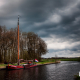 Schip aan het Hoofddiep tijdens zwaar weer