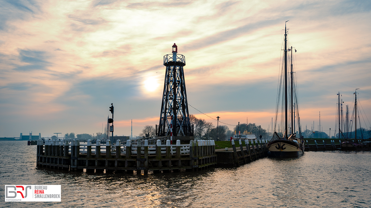 vuurtje Enkhuizen met boten