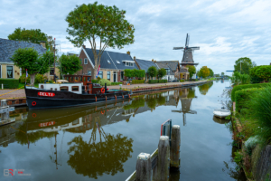 Burdaard met zicht op Molen De Zwaluw