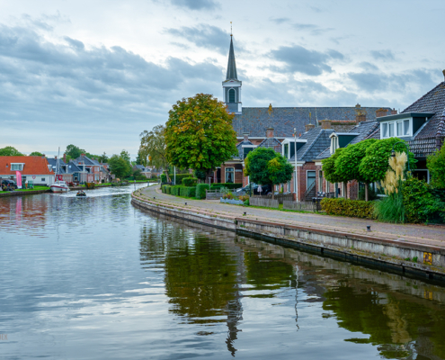 Burdaard met zicht op de Kerk