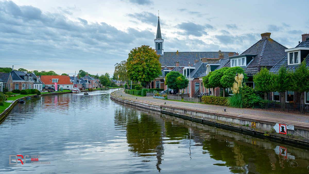 Burdaard met zicht op de Kerk