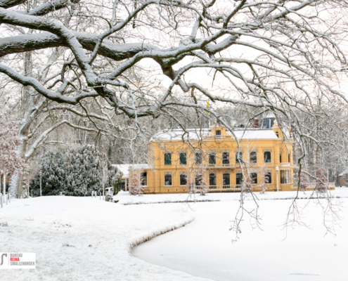 Kasteel Nienoord in de sneeuw