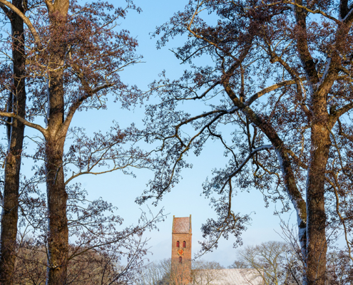 Kerk Midwolde in de sneeuw