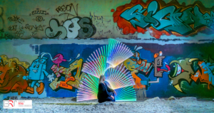 Lightpainting onder viaduct met graffiti > model Marga Gaikema -1