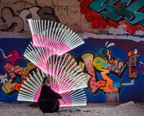 Lightpainting onder viaduct met graffiti > model Marga Gaikema - 2