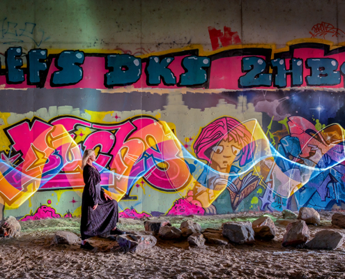 Lightpainting onder viaduct met graffiti > model Marga Gaikema - 3