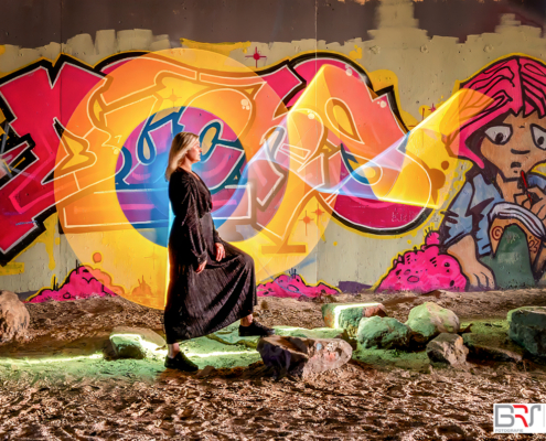 Lightpainting onder viaduct met graffiti > model Marga Gaikema - 5