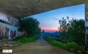 Landschap gezien door een tunnel