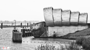 De stormvloedkering Ramspol is een balgstuw,