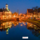 Dokkum vanaf het bruggetje bij de Vleesmarkt