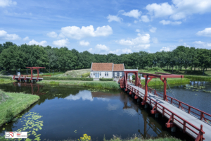 Toegangsbrug Bourange vanaf vestingwal