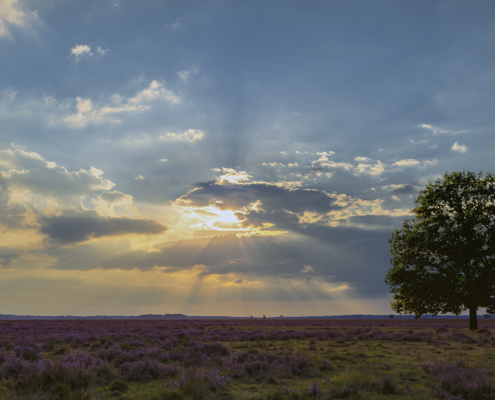 Achter de wolken schijnt de zon