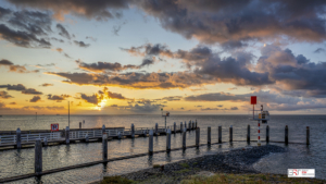Zonsopkomst bij de lbakens van Vlieland