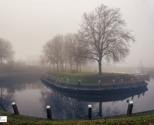 Binnenhaven of oude haven Vollenhove in de mist