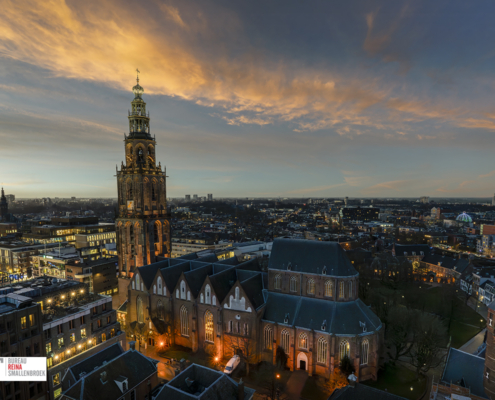 Martinikerk vanaf Forum tijdens zonsondergang