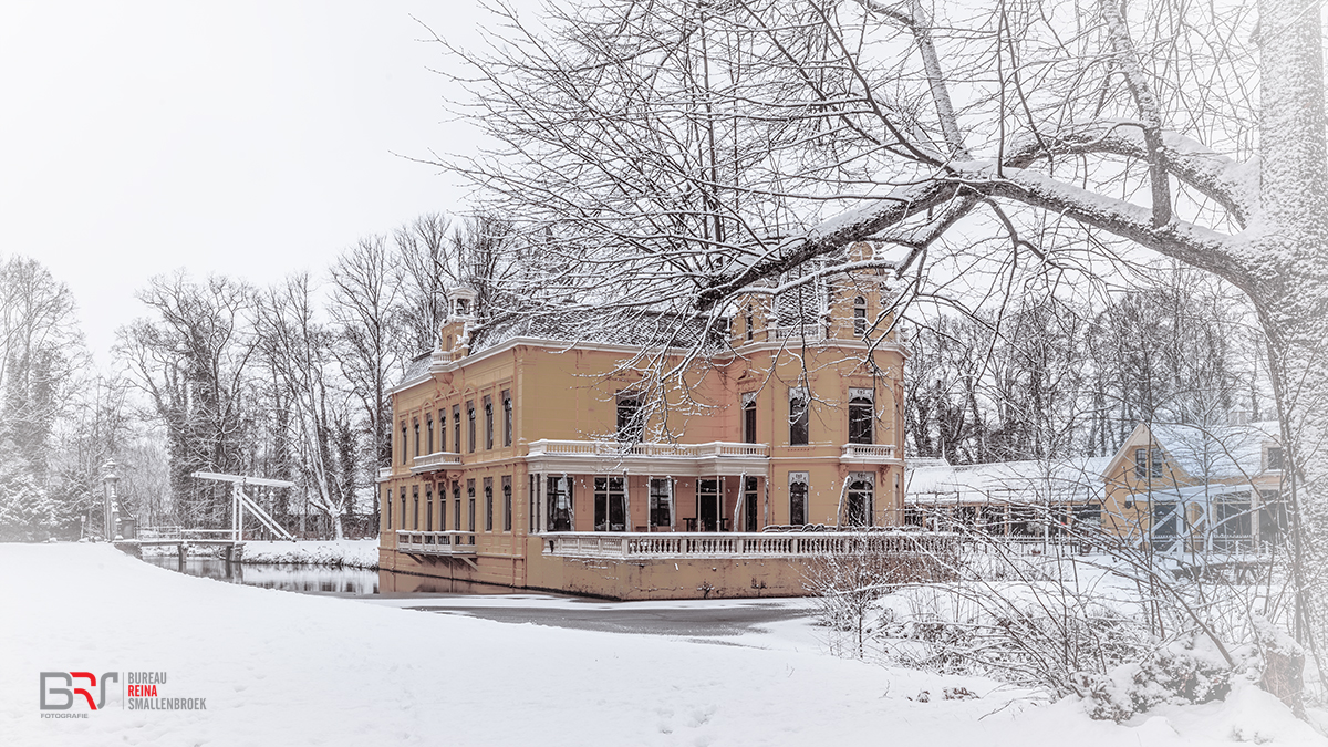 Kasteel Nienoord Leek in de sneeuw