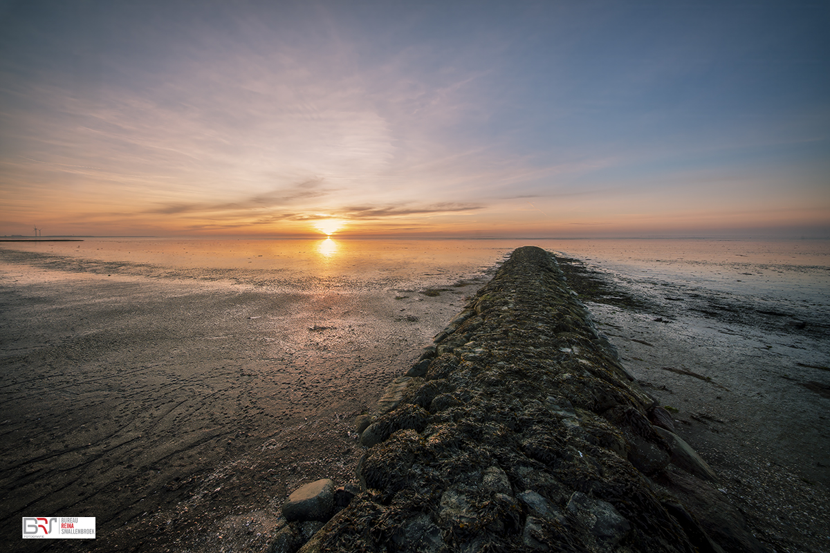 Strandhoofd tijdens zonsondergang Harlingen