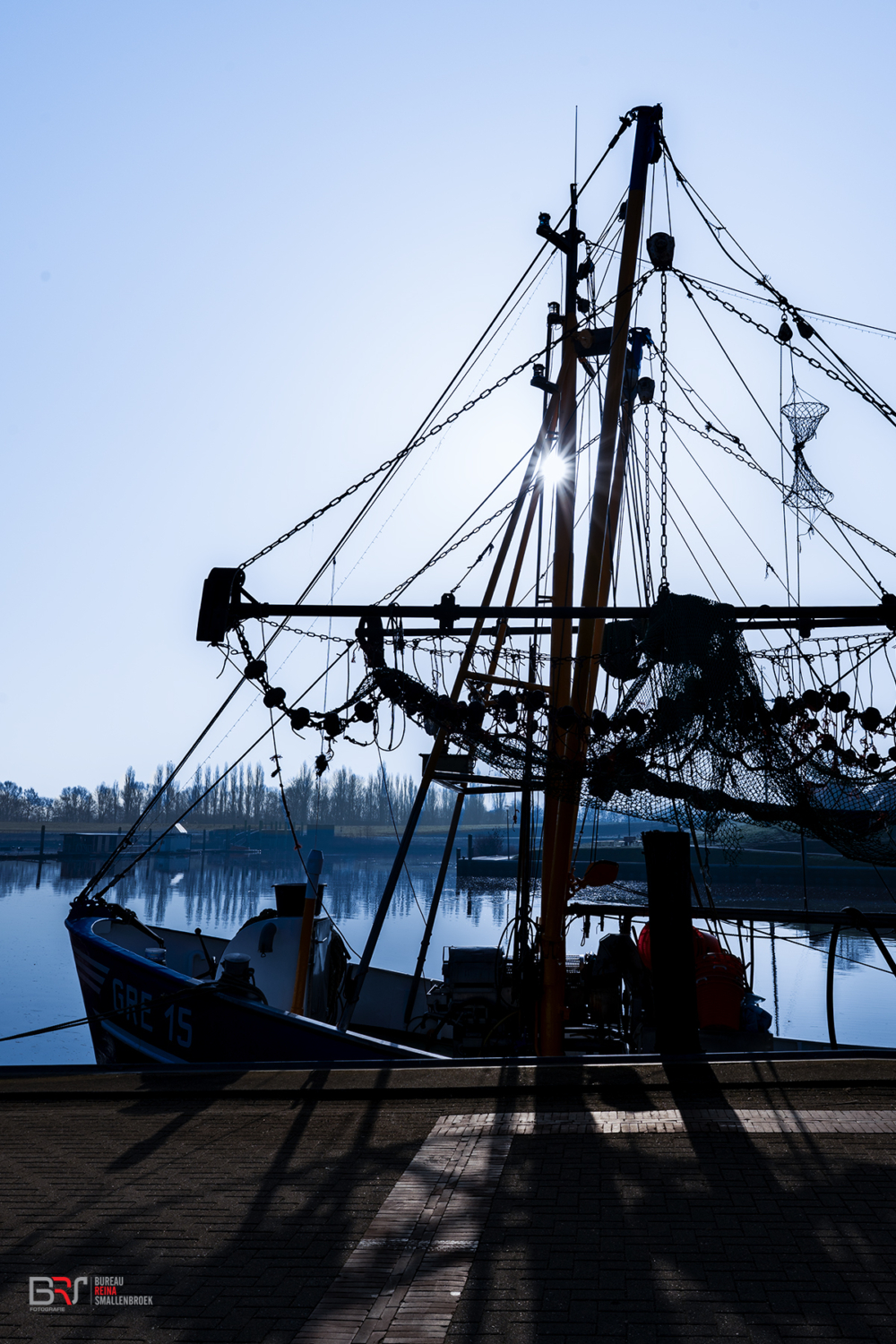 GRE15 in de haven van Greetsiel met sunburst