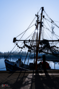 GRE15 in de haven van Greetsiel met sunburst