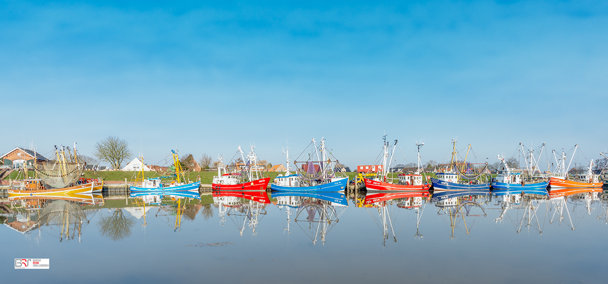 vissersschepen in de haven van Greetsiel