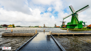 Zaanse Schans met steiger in kleur