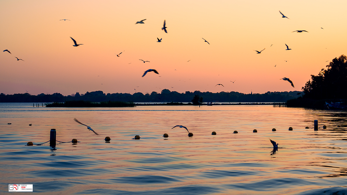 Recreatiegebied De Zuwe Kortenhoef tijdens zonsondergang